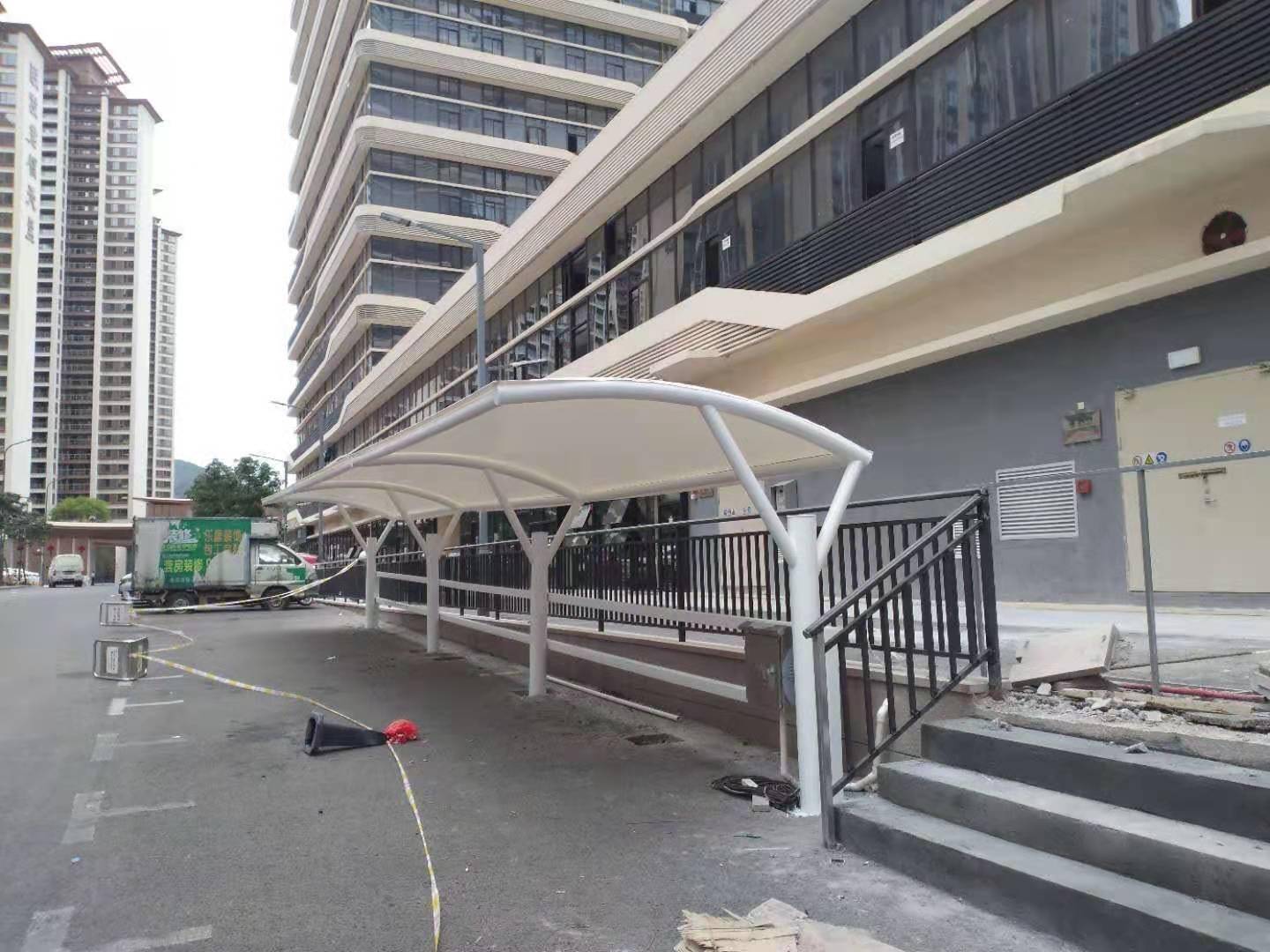 Top厦门吉士源金属制品有限公司:汽车停车棚/充电桩车棚/运动场看台膜结构/足球场膜结构/篮球场看台膜结构专业制造商